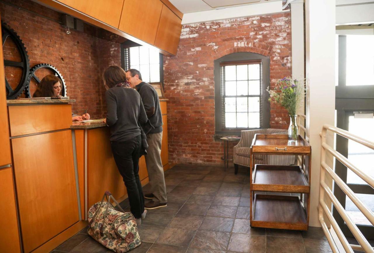 Mill Street Inn Tour de Tour de Newport Extérieur photo